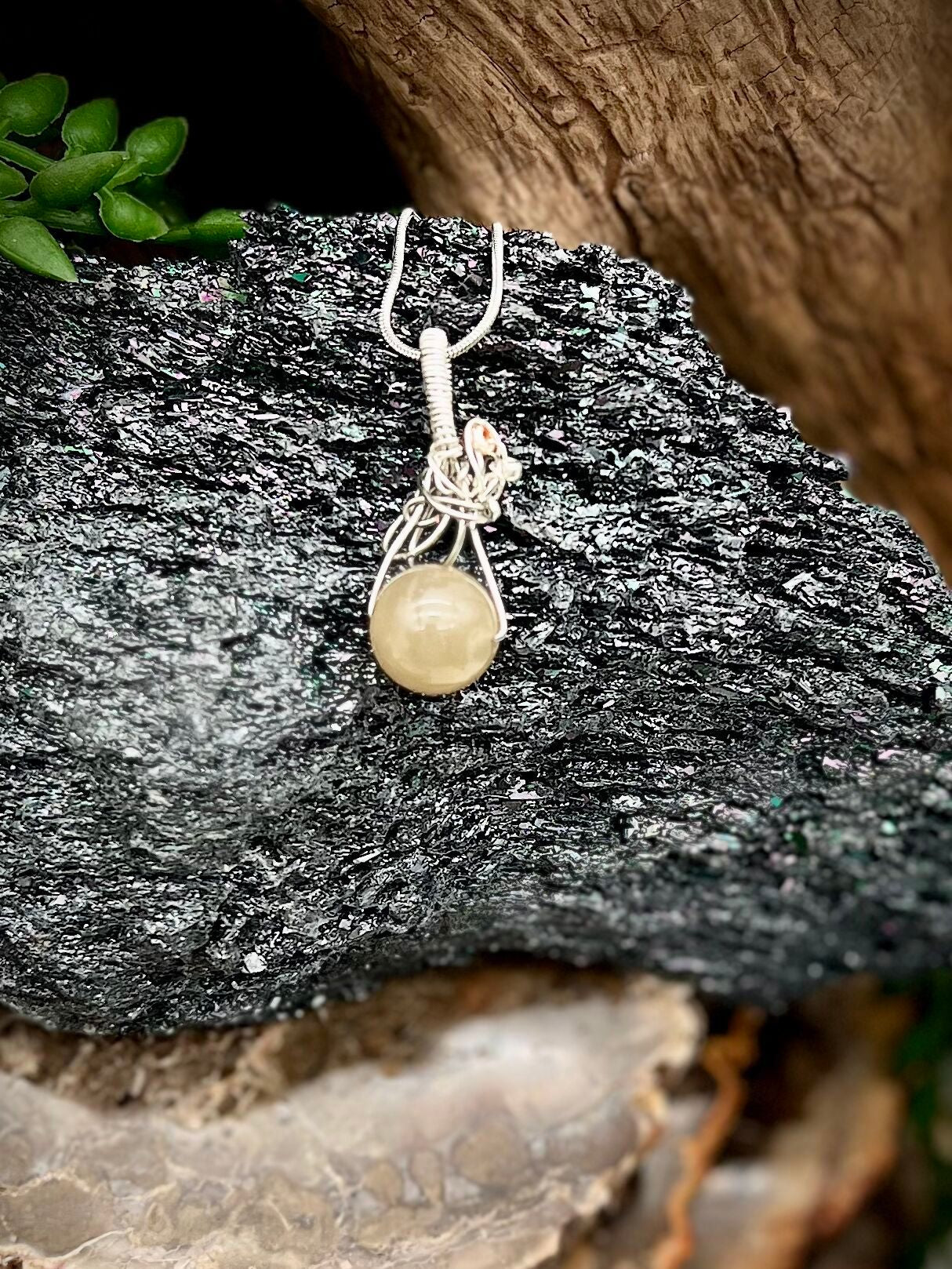 Yan Yaun Agate Wire Wrapped Pendant in Silver Copper